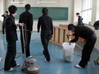 校内ワックス掛け